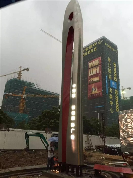銅雕與動漫的跨界融合 房地產領域中的獅子銅雕像與玻璃鋼雕塑設計